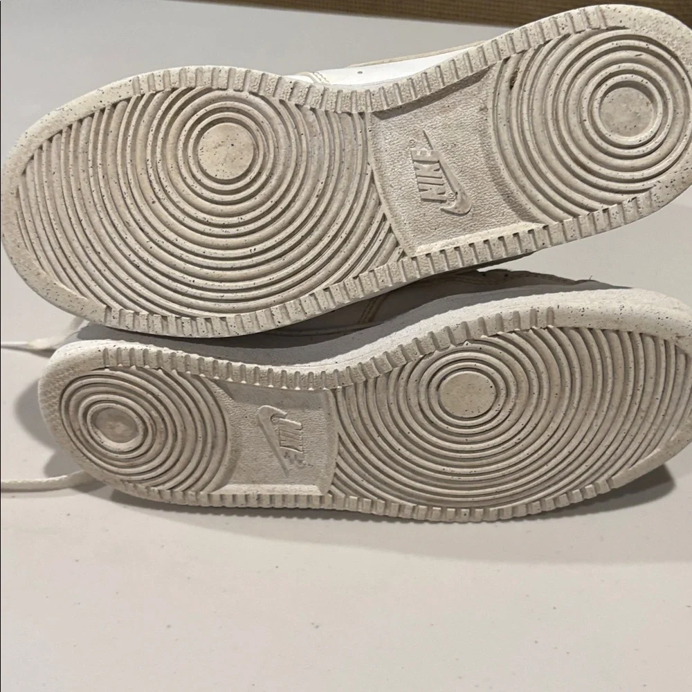 Nike Women’s Nike Court Vision Mid Sneaker. Size 7. White